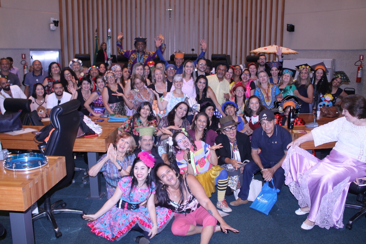 Câmara realiza solenidade em homenagem ao contadores de histórias