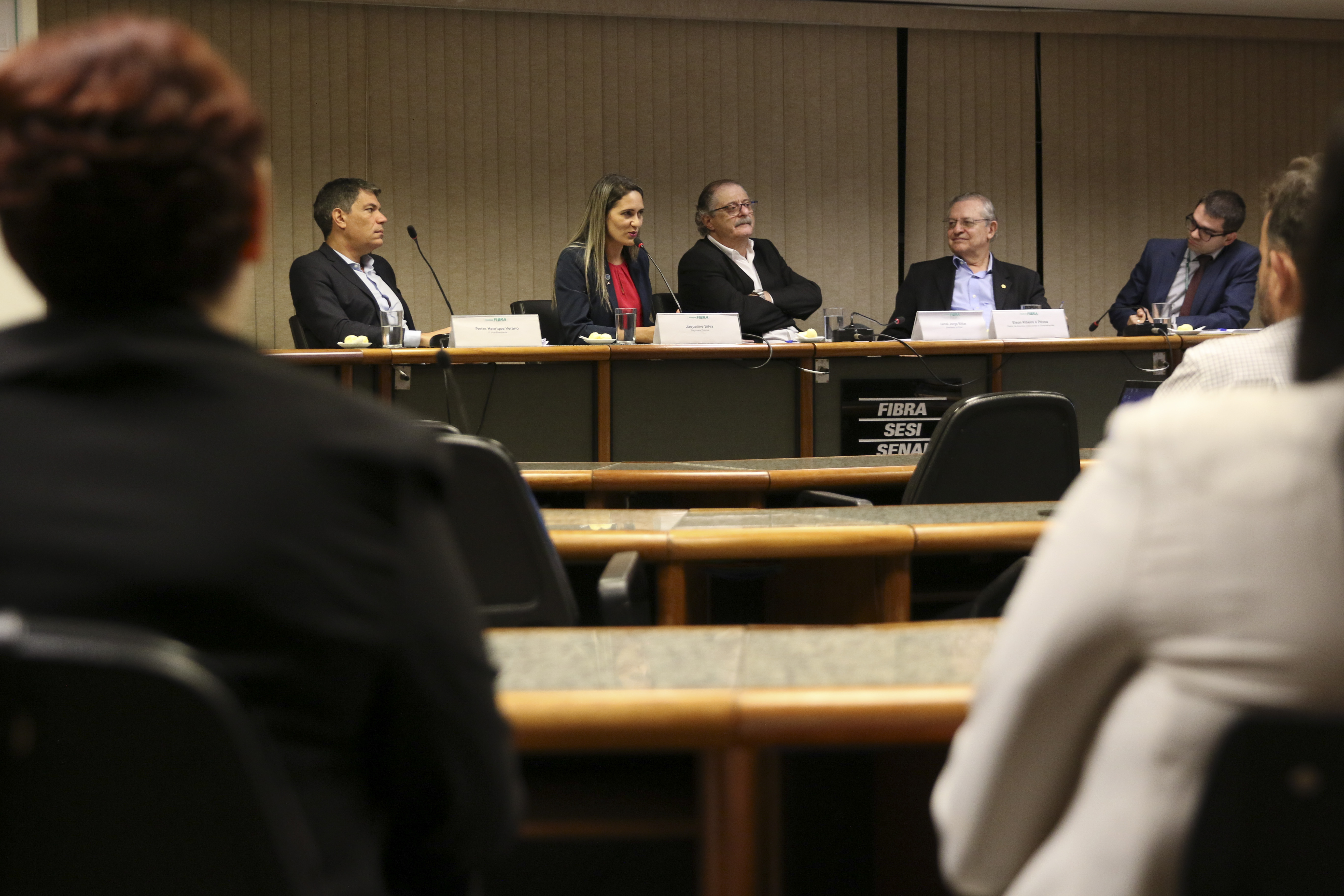 Edifício-sede da Fibra, SIA, Brasília, DF, Brasil 5/4/2019 Foto: Nilson Carvalho/Sistema Fibra.

A deputada distrital Jaqueline Silva (PTB) esteve na Federação das Indústrias do Distrito Federal (Fibra) na quinta-feira, 4 de abril, para ouvir diretores e técnicos da entidade sobre os entraves ao desenvolvimento do setor. A reunião ocorreu a pedido da parlamentar.

Veja a matéria no site da Fibra: https://www.sistemafibra.org.br/fibra/sala-de-imprensa/noticias/1969-deputada-jaqueline-silva-quer-promover-debate-sobre-compras-governamentais