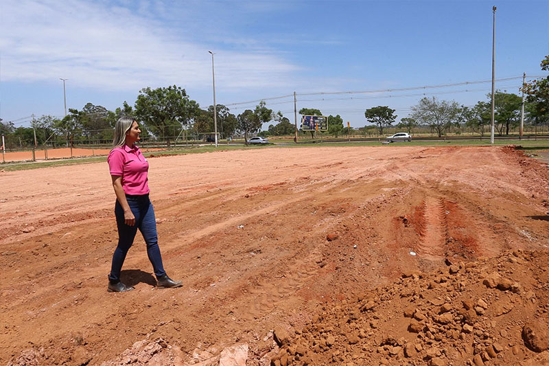 Santa Maria ganha novo campo sintético na Praça Central